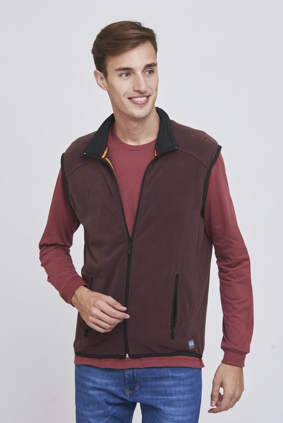 Chaleco polar con cuello interno tactel