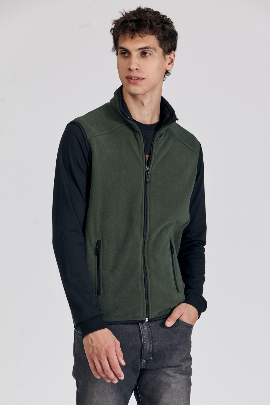 Chaleco polar con cuello interno tactel