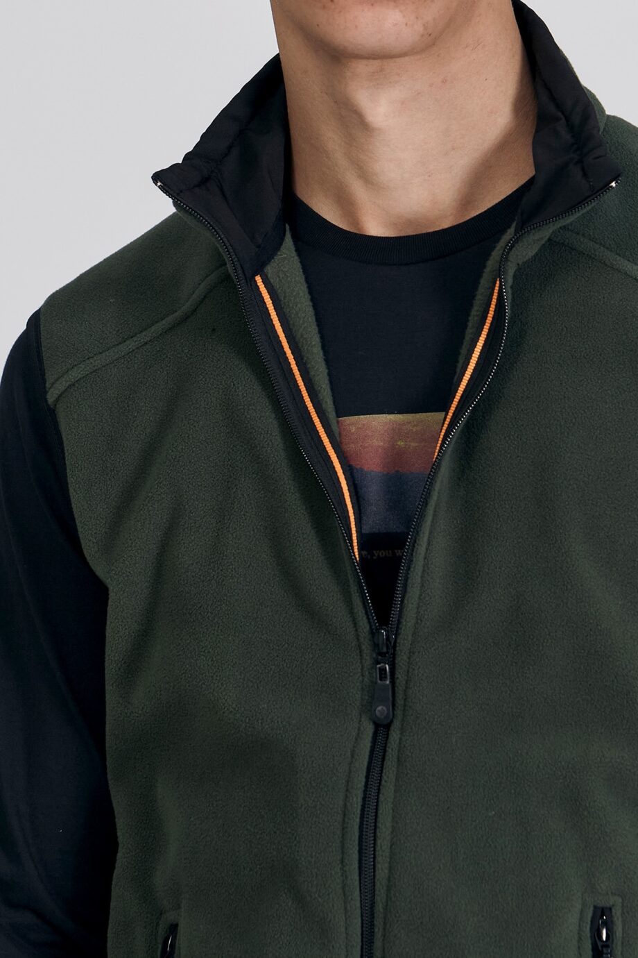 Chaleco polar con cuello interno tactel