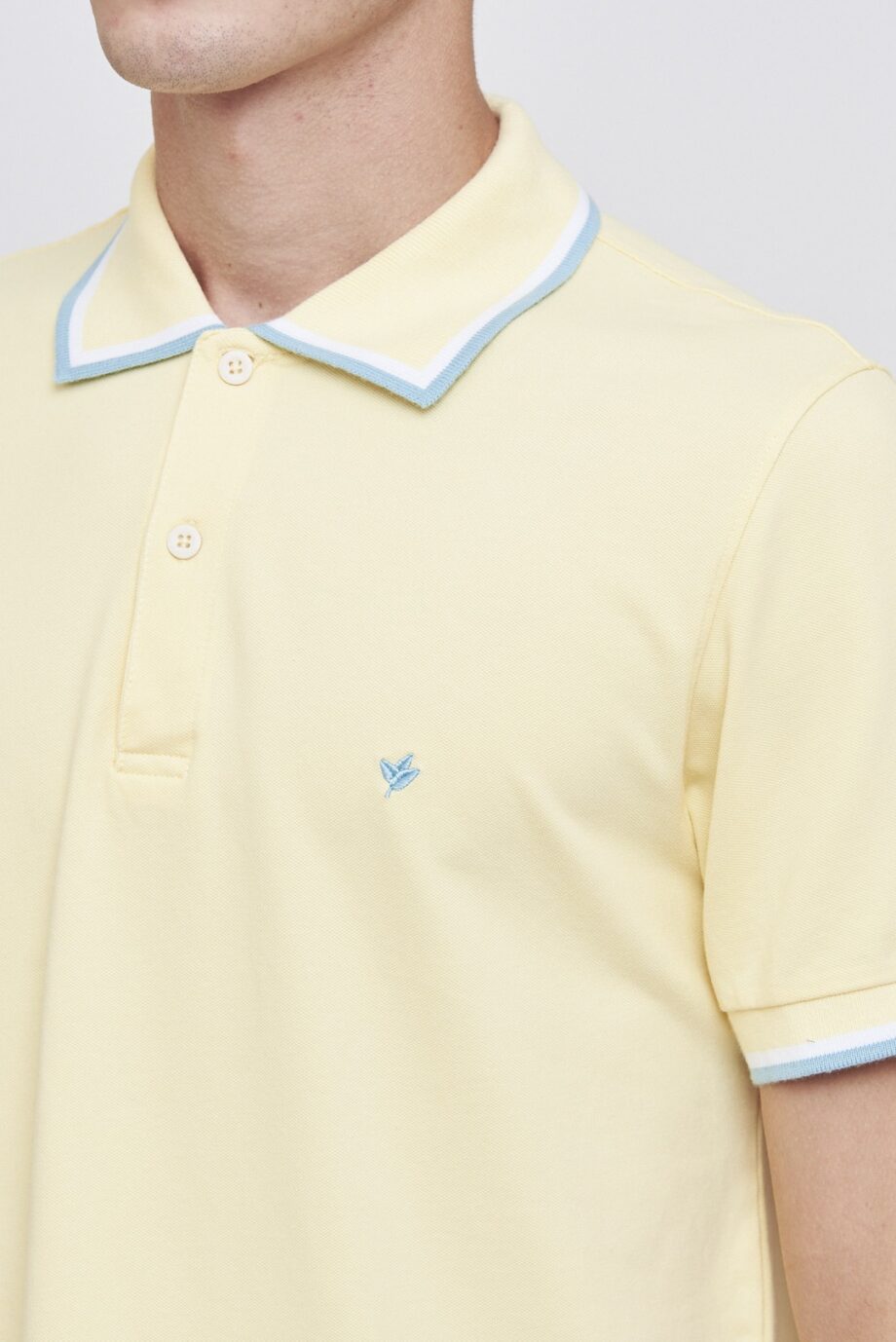 Polo con dos vivos de piqué peruano