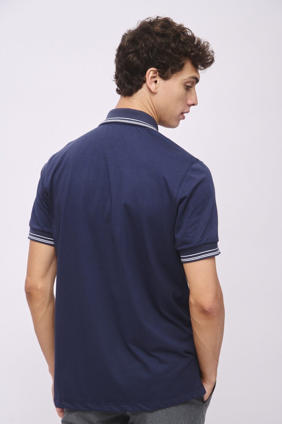 Polo cuello tres vivos de jersey peruano
