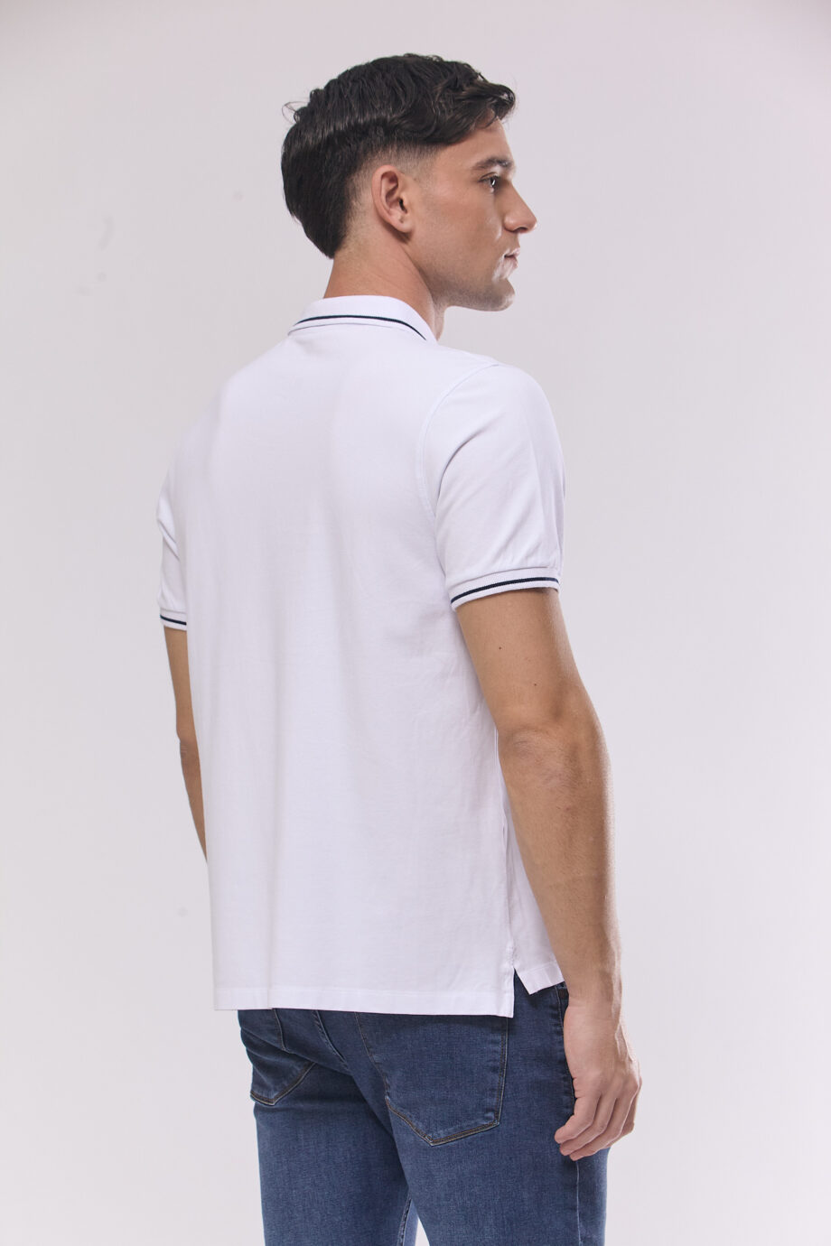 Polo con un vivo de pique pima peruano