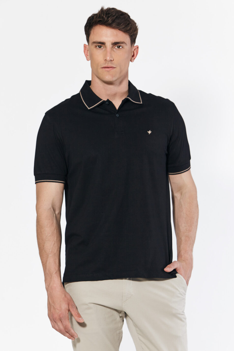 Polo con un vivo de jersey peruano