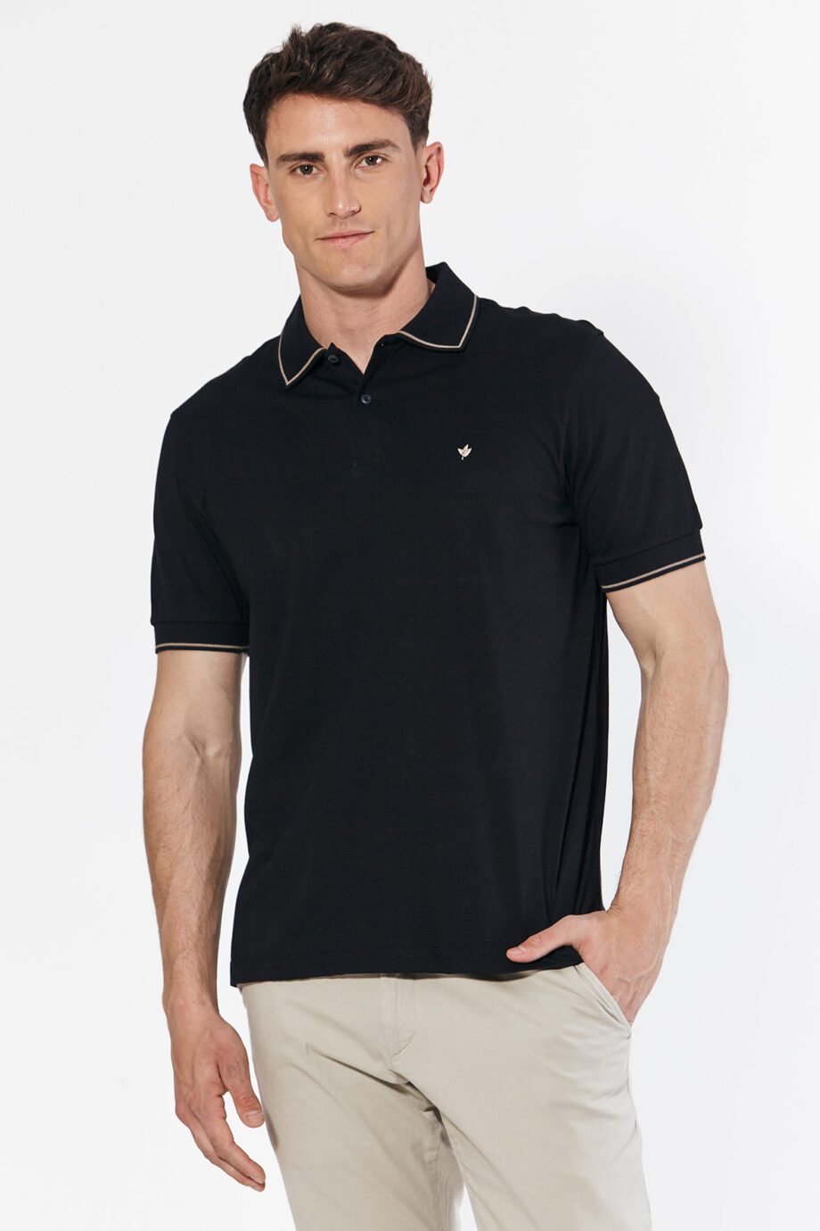 Polo con un vivo de jersey peruano