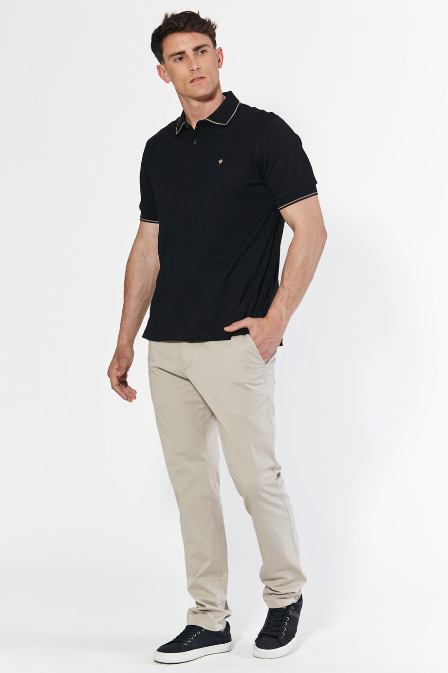 Polo con un vivo de jersey peruano