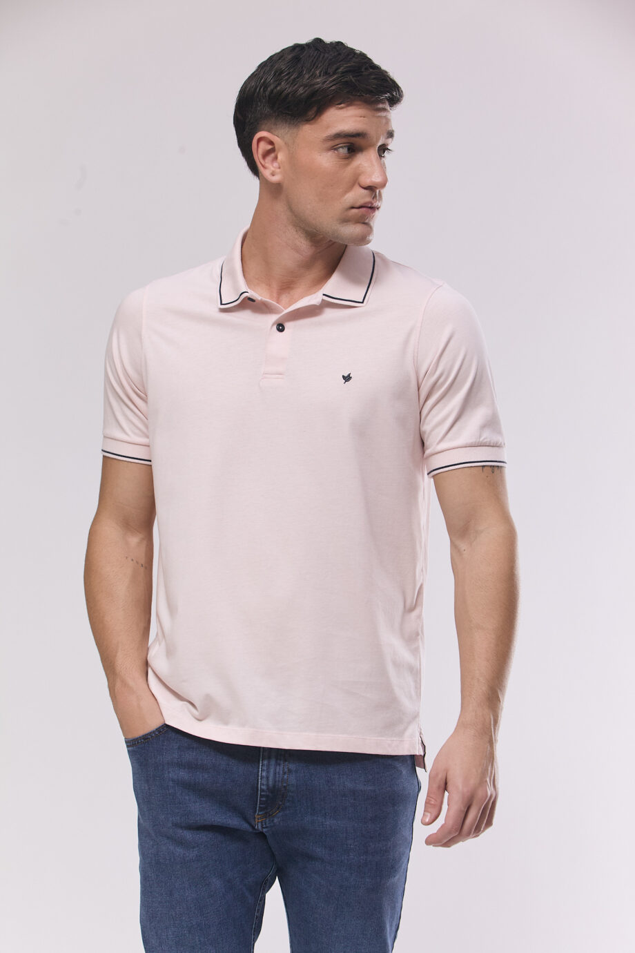 Polo con un vivo de jersey peruano