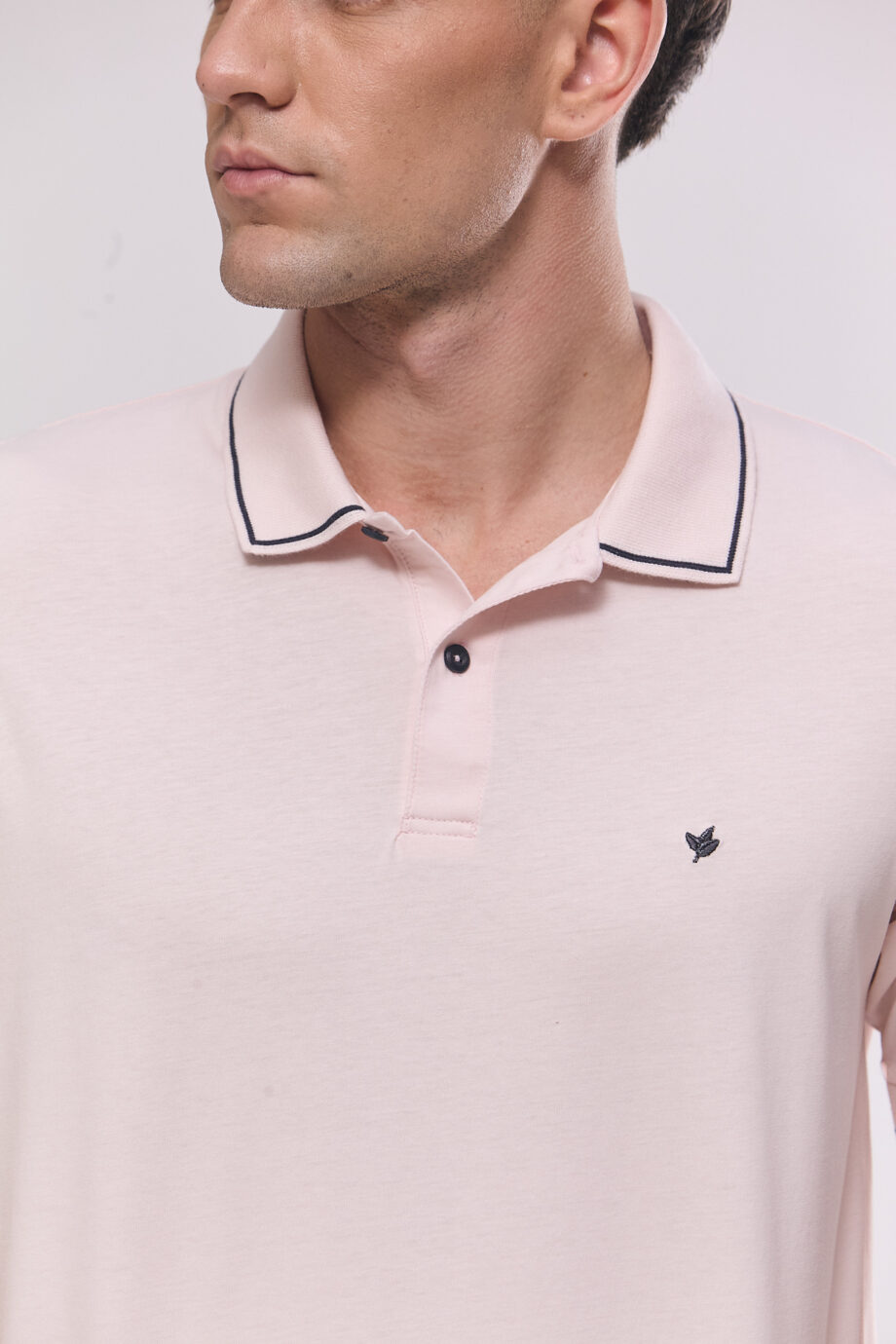 Polo con un vivo de jersey peruano