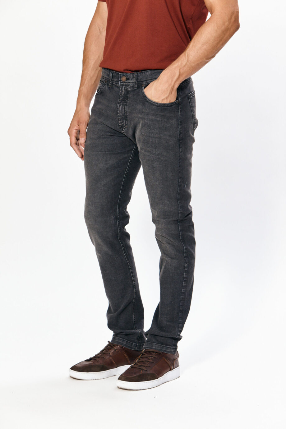 Jean regular fit negro gastado