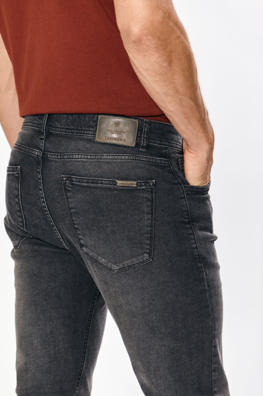 Jean regular fit negro gastado