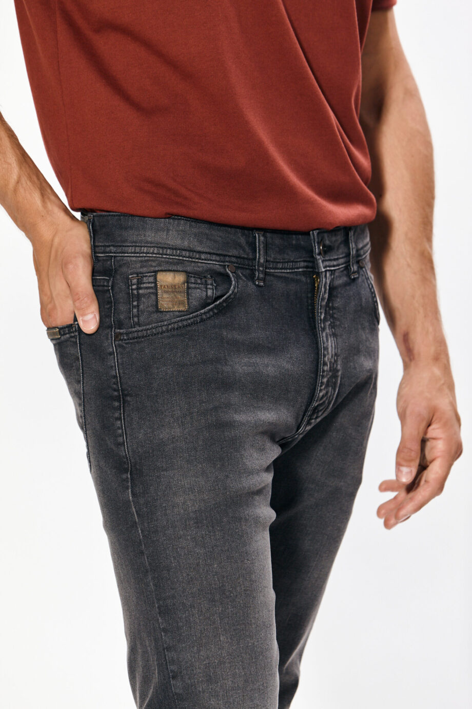 Jean regular fit negro gastado
