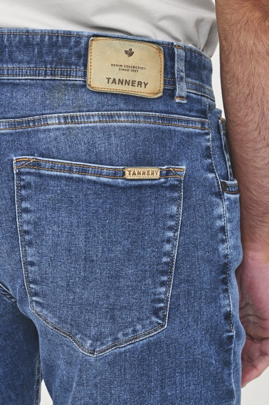 Jean regular fit gastado