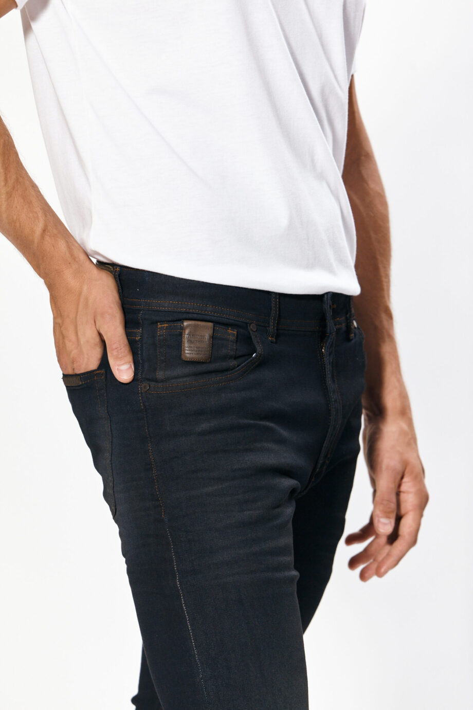 Jean slim fit azul matizado