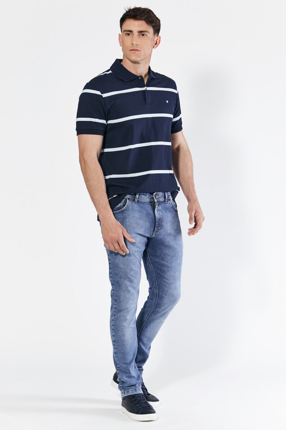 Jean slim fit cepillado con bigotes