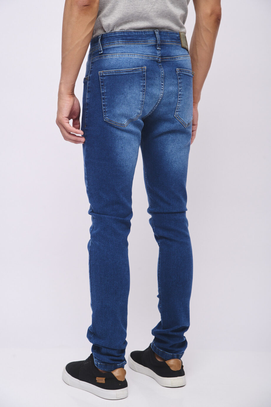 Jean slim fit gastado