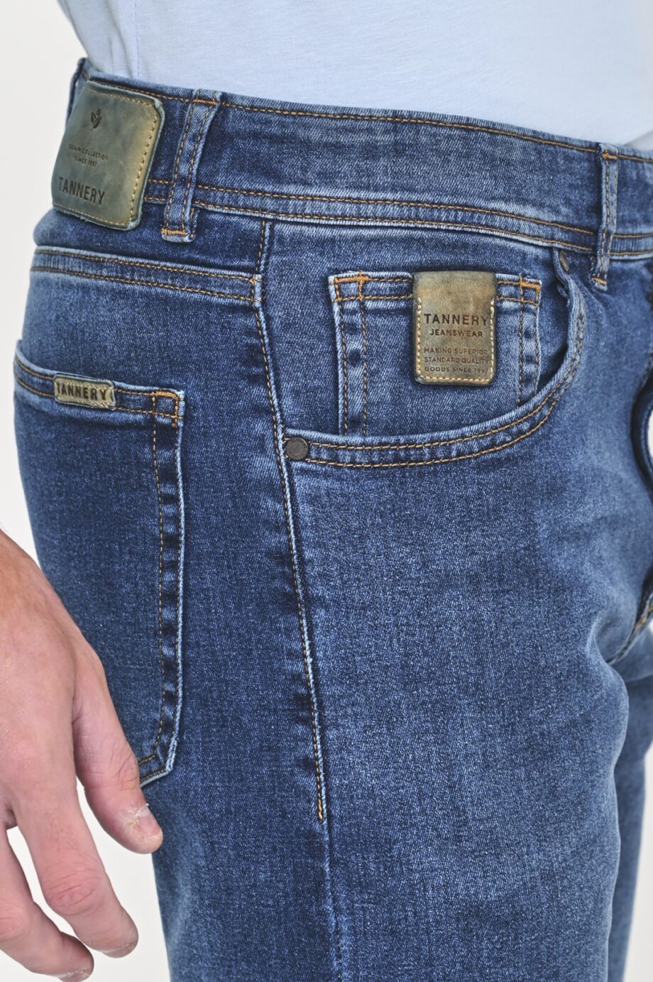 Jean slim fit gastado