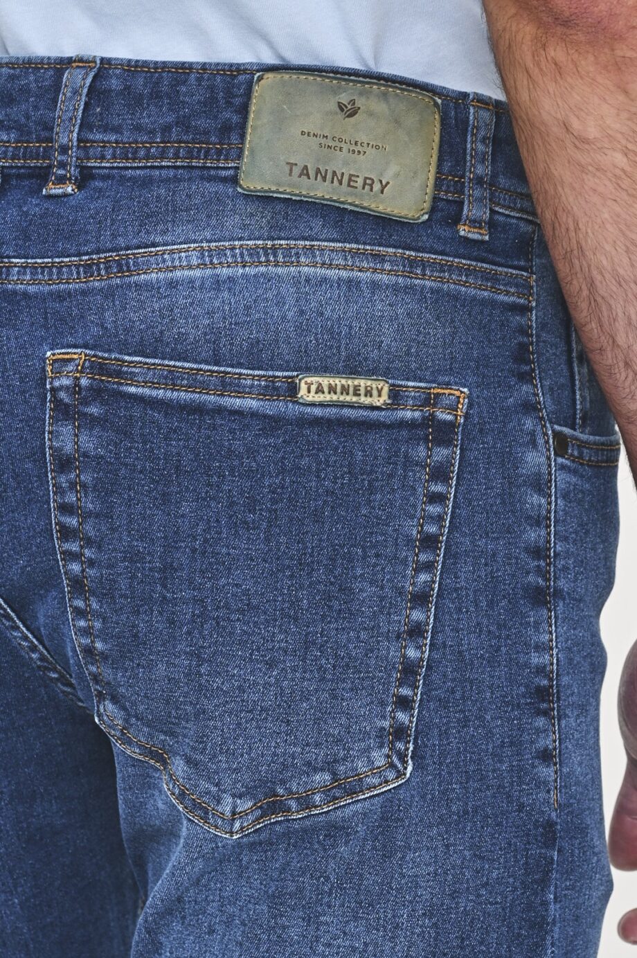 Jean slim fit gastado