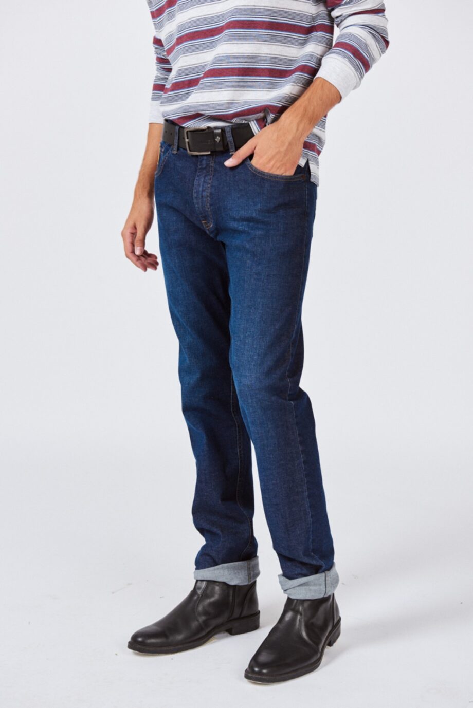 Jean regular fit de indigo azul gastado