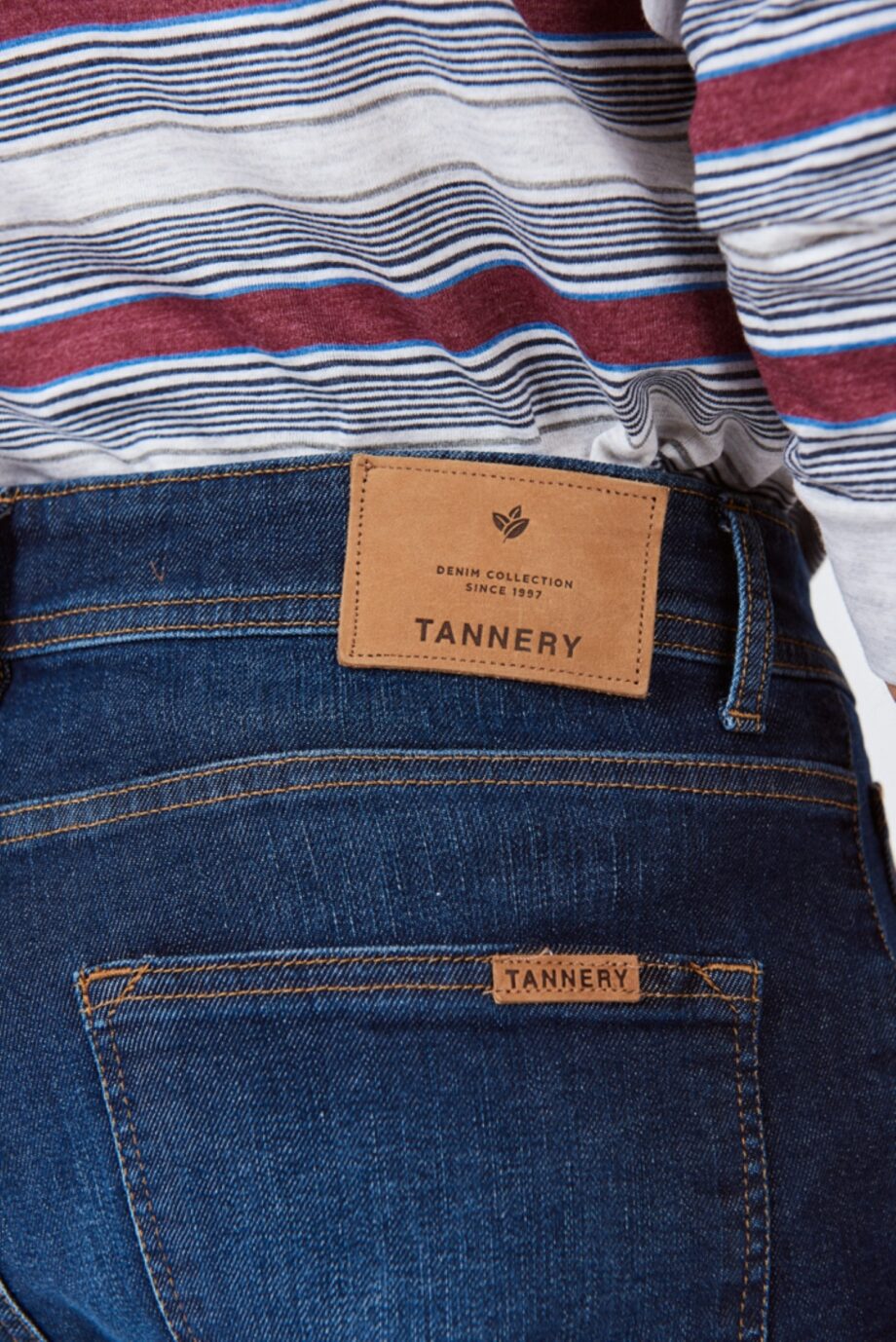 Jean regular fit de indigo azul gastado