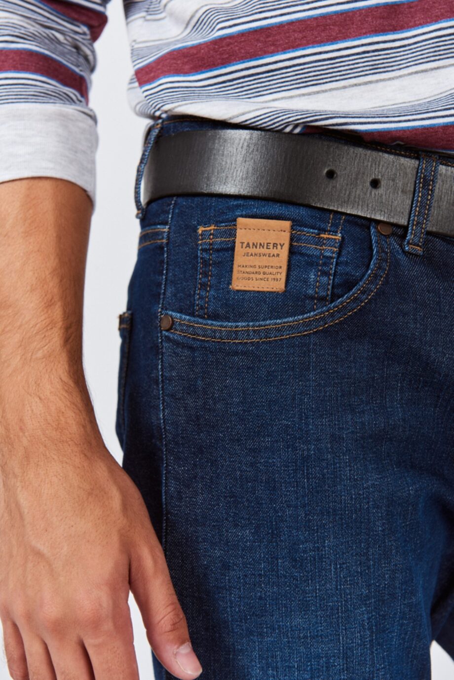 Jean regular fit de indigo azul gastado